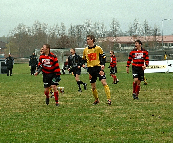 2003_0503_151426AA.JPG - Matchens båda målskyttar i bild, Ola Eriksson och Mikael Waern