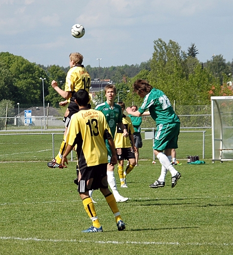 2008_0524_01.JPG - Filip Stjernfeldt vinner en höjdduell