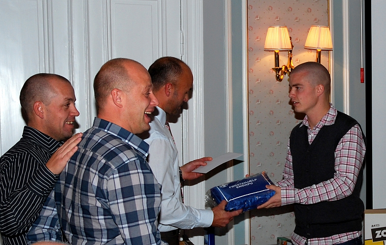 2009_1017_170409AA.JPG - Årets träningspris gick till Gustav Gustavsson