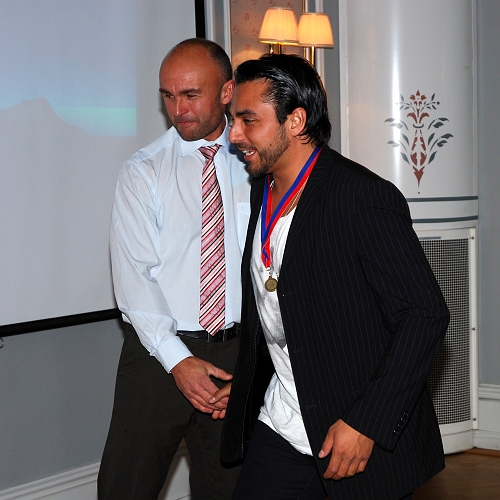 2009_1017_170741AA.JPG - Medalj för Serieseger i Elitreserv Västmanland, Victor Huerta