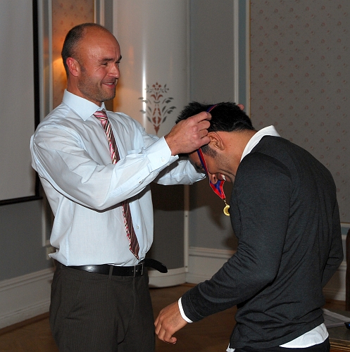 2009_1017_170818AA.JPG - Medalj för Serieseger i Elitreserv Västmanland, Arton Bekaj