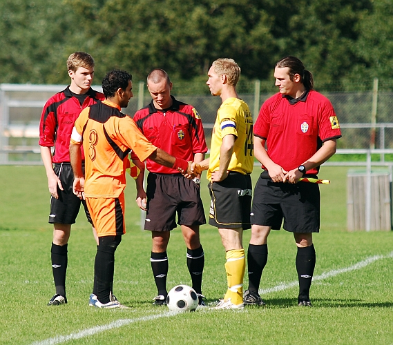 2010_0828_01.JPG - Mikael Wiker tillbaka som lagkapten efter en match avstängning