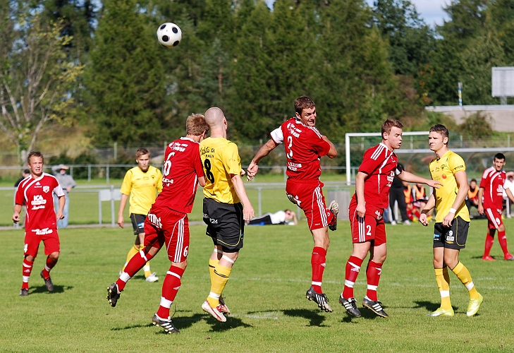 2010_0904_03.JPG - Gustav Gustavsson i nickduell med Salaförsvaret