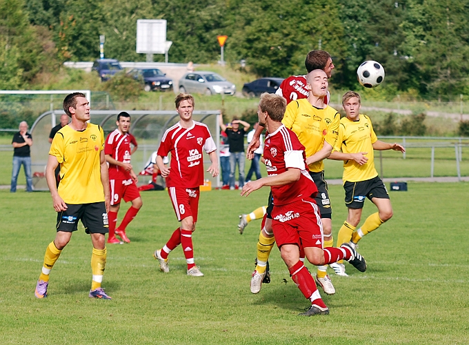 2010_0904_13.JPG - Gustav Gustavsson i nickduell med Salaförsvaret