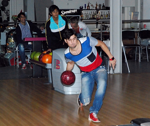 2011_1112_38.JPG - Herrarnas Bowling