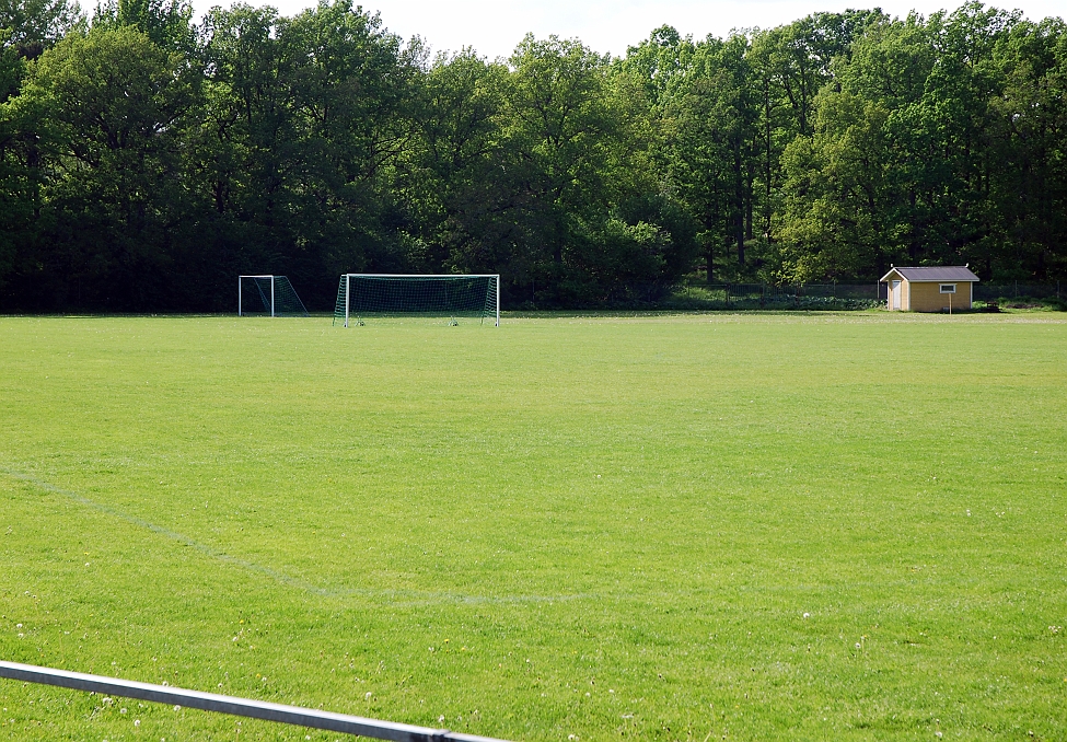 2014_0525_154853AA.JPG - Förberedelse inför ombyggnad av Ekbackens IP