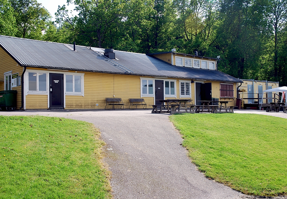 2014_0525_155425AA.JPG - Förberedelse inför ombyggnad av Ekbackens IP