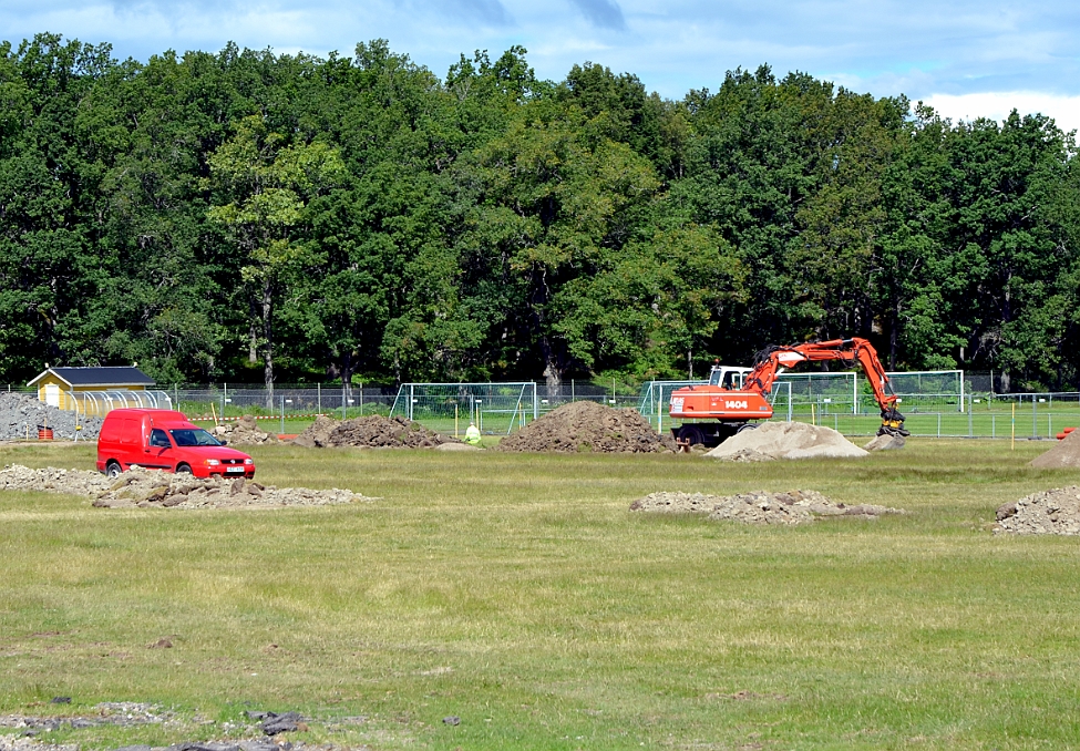2014_0623_105804AA.JPG - Arbetet fortgår enligt plan