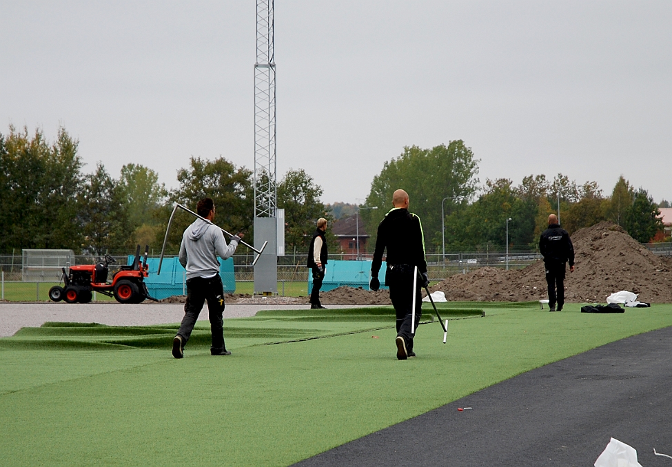 2014_1002_102552AA.JPG - Nu går man tillbaka för att räta till våden och passa in den mot den första