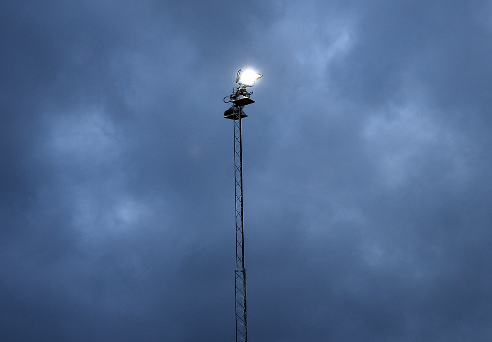 2014_1008_115848AA.JPG - Inkoppling av belysningen är snart klar